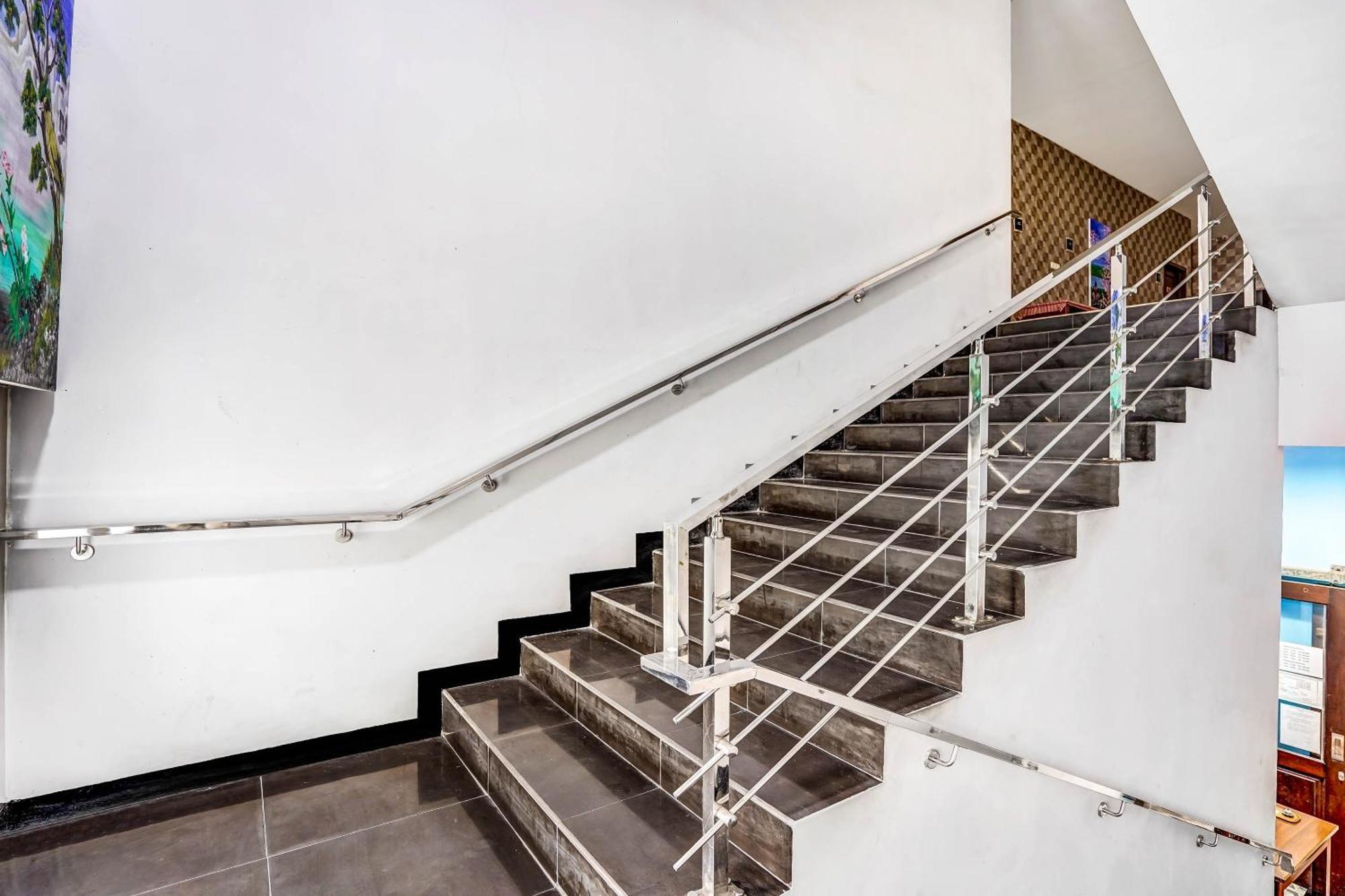Oyo 90889 Dkb Residence Surabaya Ngoại thất bức ảnh
