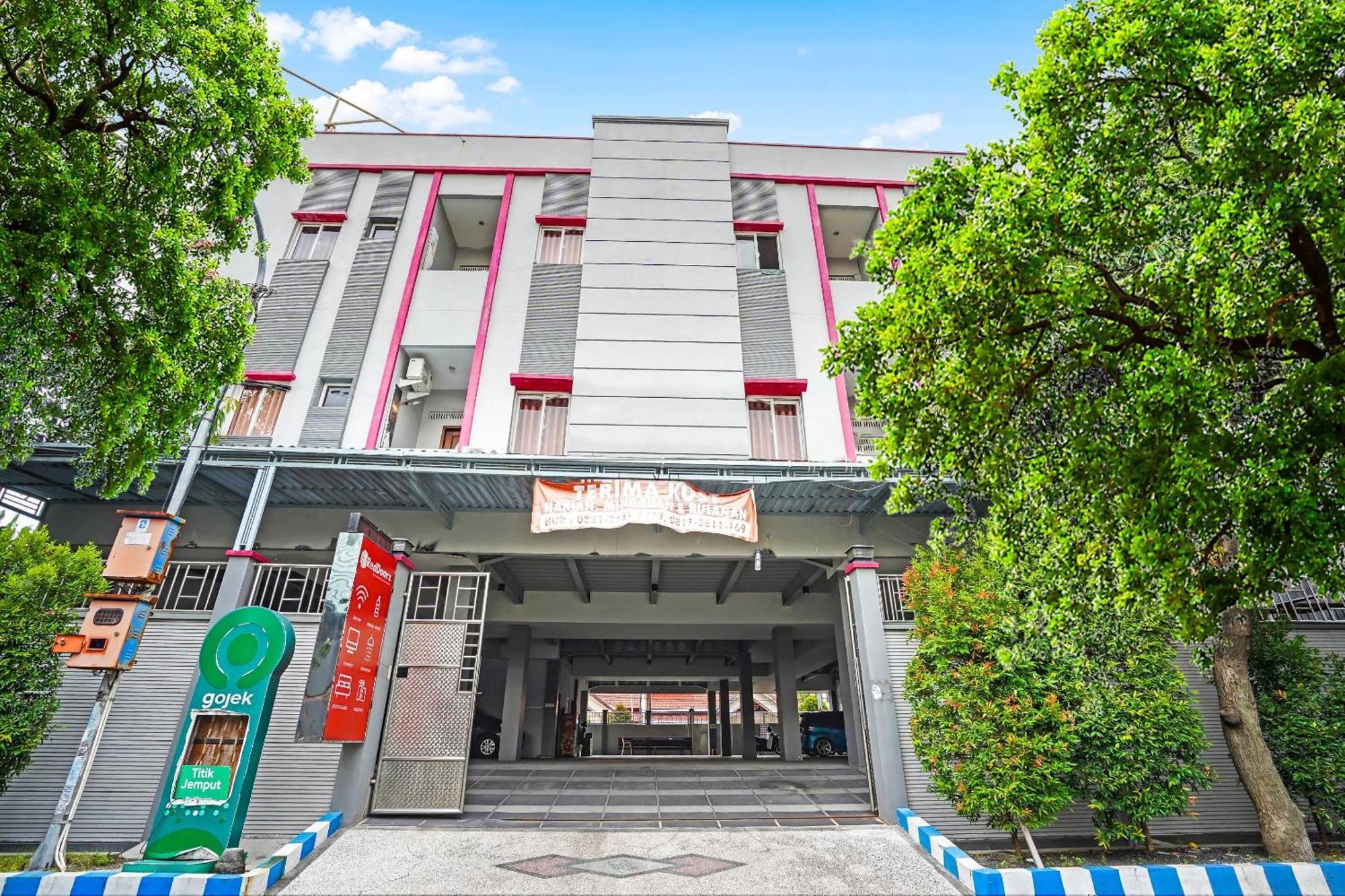 Oyo 90889 Dkb Residence Surabaya Ngoại thất bức ảnh
