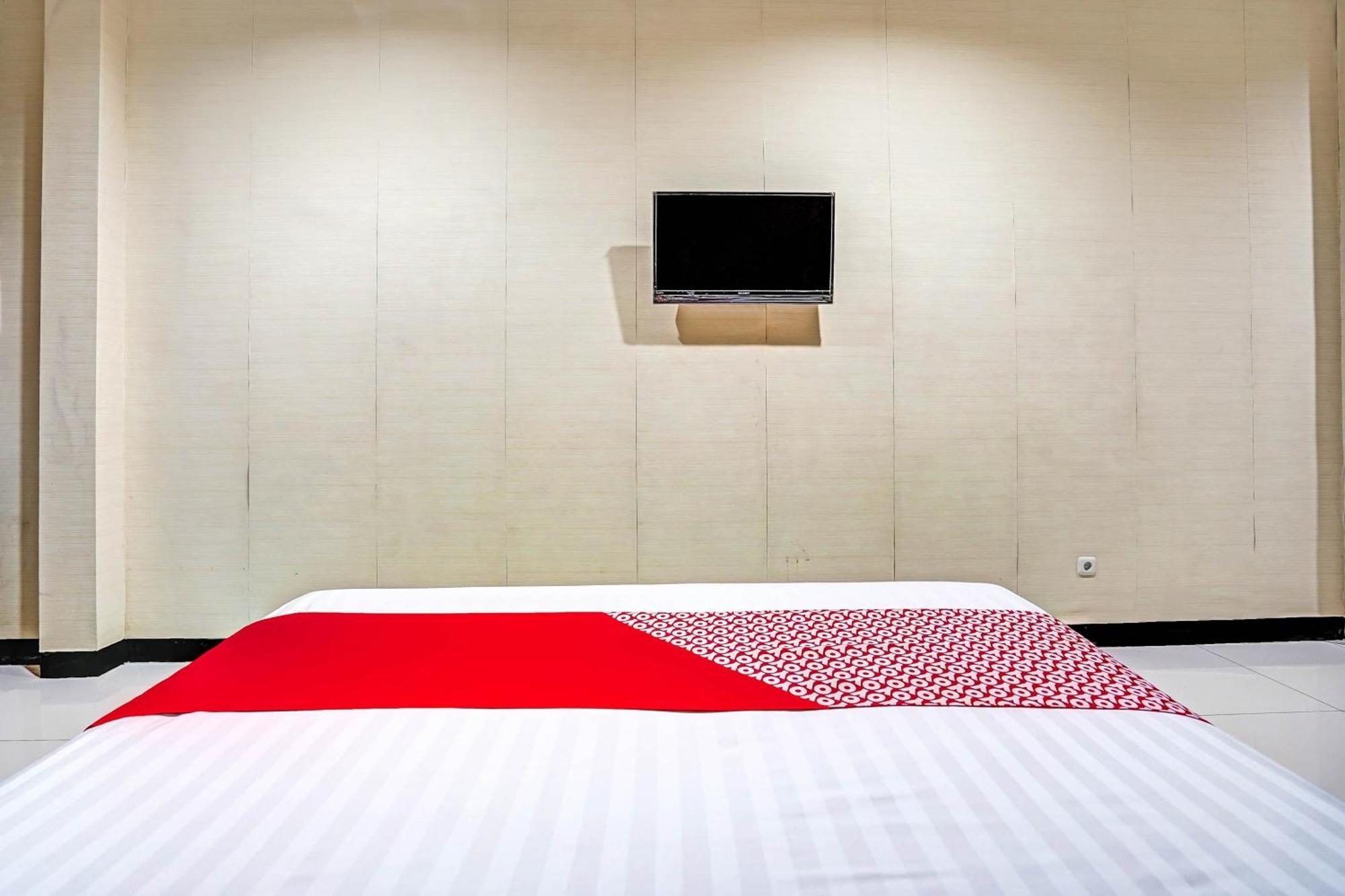 Oyo 90889 Dkb Residence Surabaya Ngoại thất bức ảnh