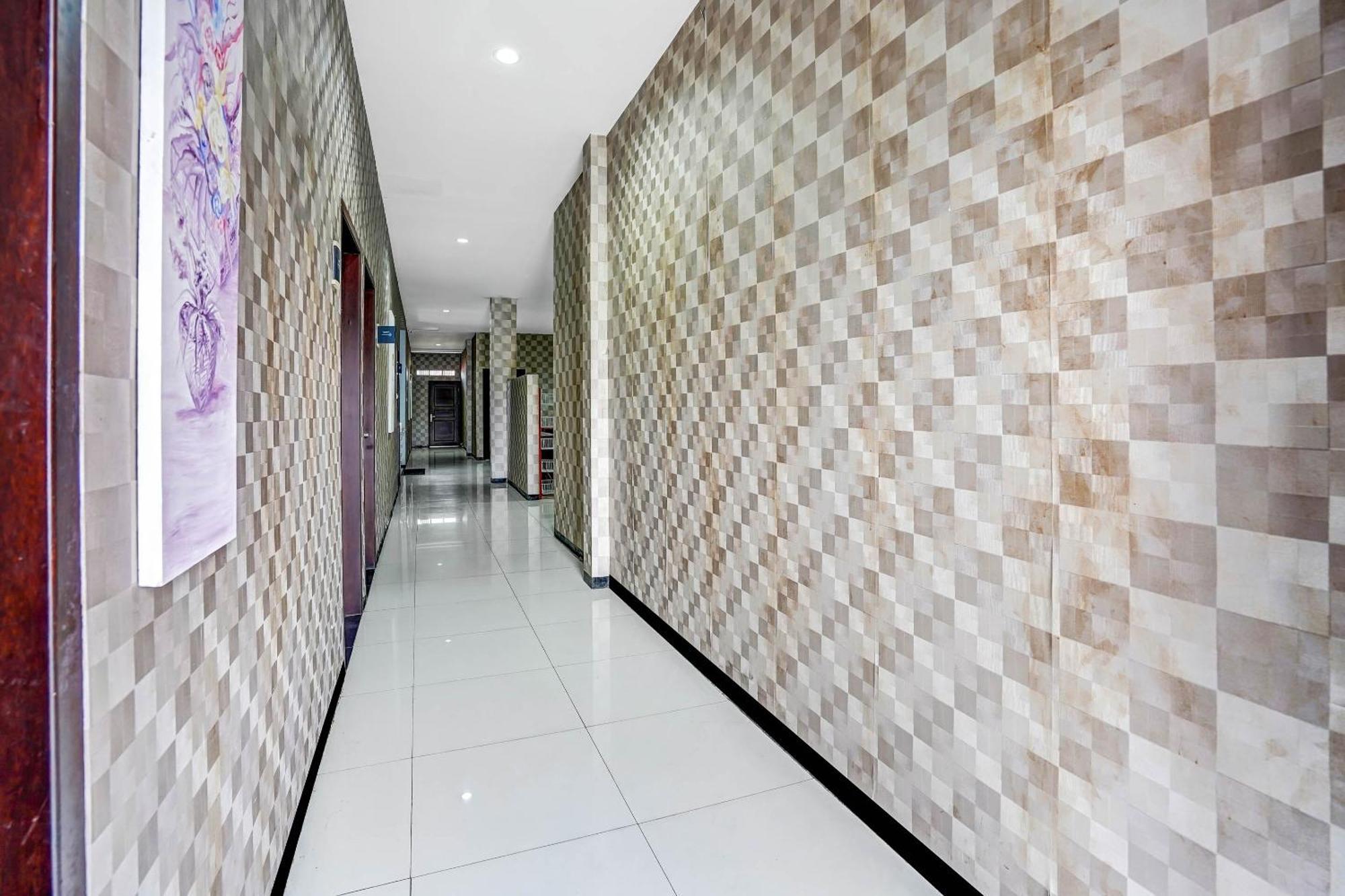 Oyo 90889 Dkb Residence Surabaya Ngoại thất bức ảnh