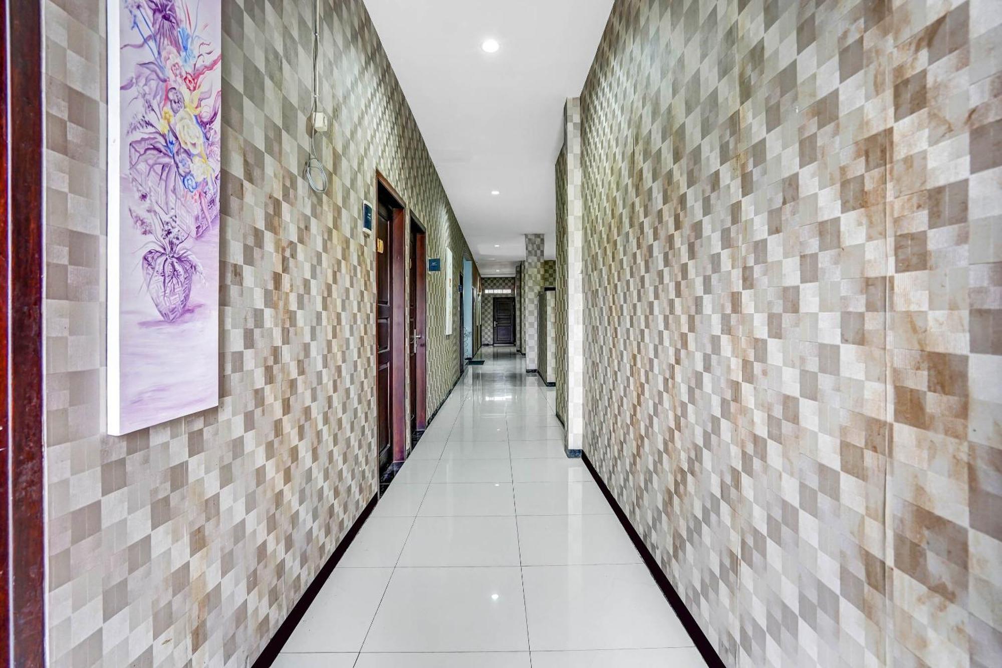 Oyo 90889 Dkb Residence Surabaya Ngoại thất bức ảnh