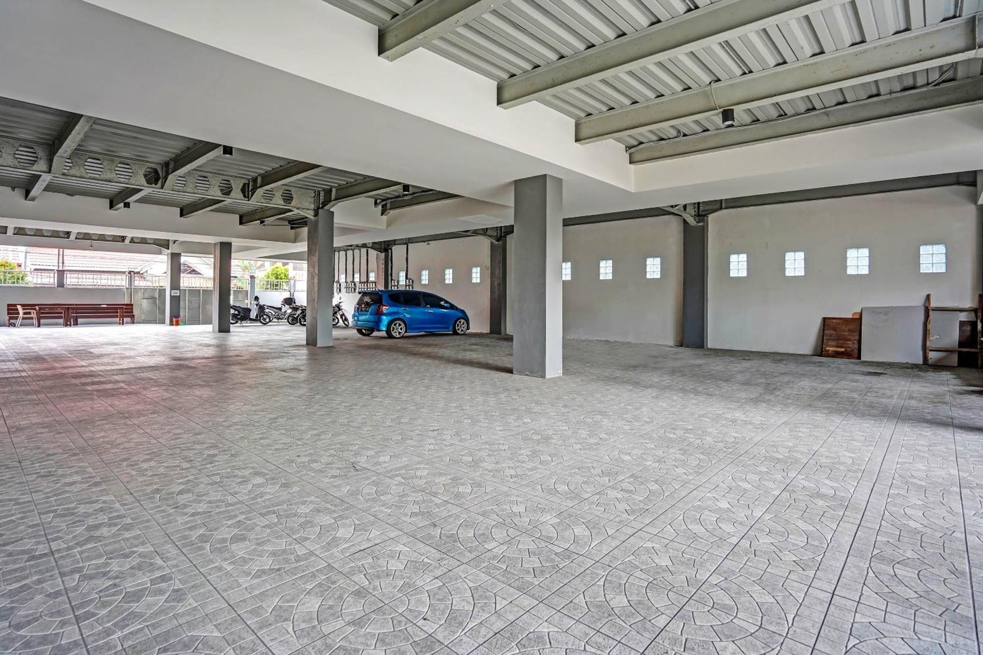 Oyo 90889 Dkb Residence Surabaya Ngoại thất bức ảnh
