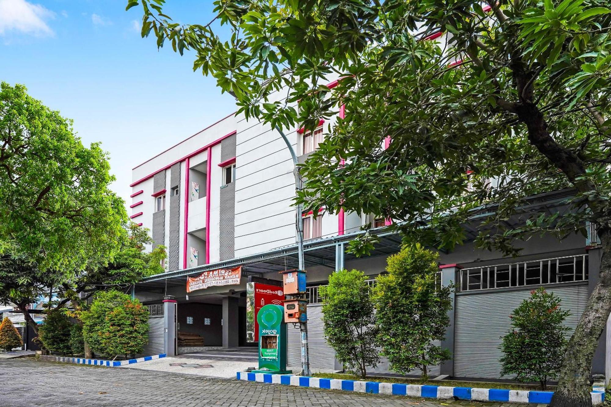 Oyo 90889 Dkb Residence Surabaya Ngoại thất bức ảnh